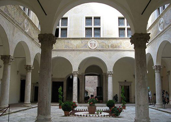 Chiostro del Palazzo Piccolomini - Pienza (SI)
