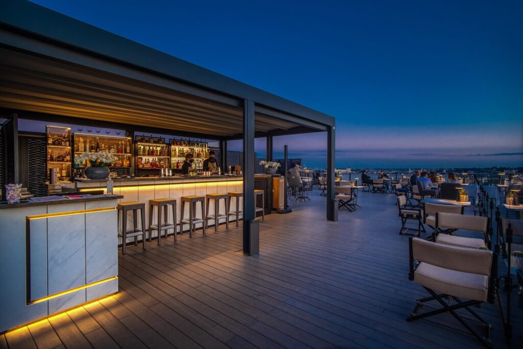 Adele-cocktails-Rome-skybar