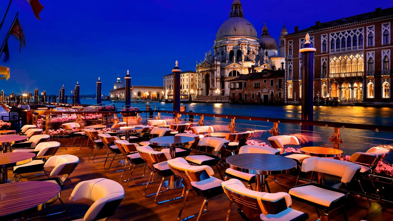 Cocktails in Venice_Riva Lounge