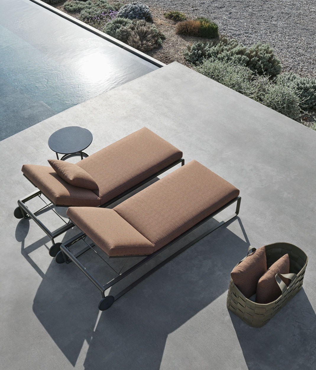 Molteni Outdoor_Timeout Collection_Guell