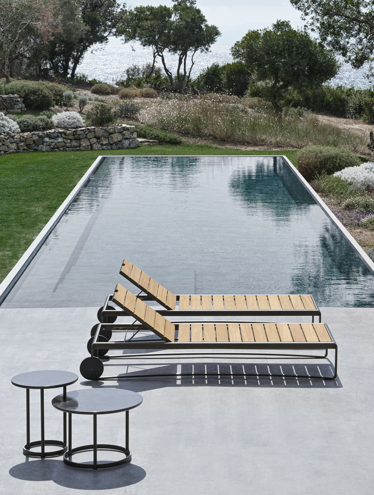 Molteni Outdoor_Timeout Collection_Guell